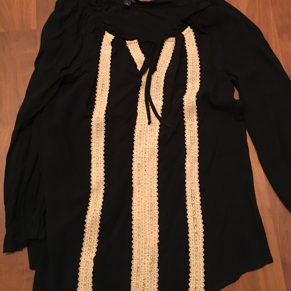 Signature Studio Tops - ❣️ 3 for $20 ❣️Signature studio Boho Top